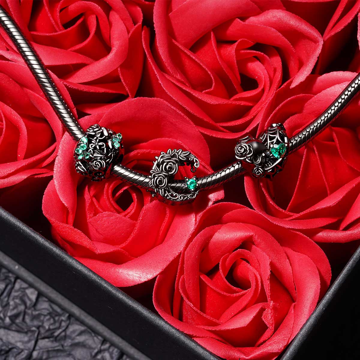 Gnoce Dark Moon Rose Charm_3