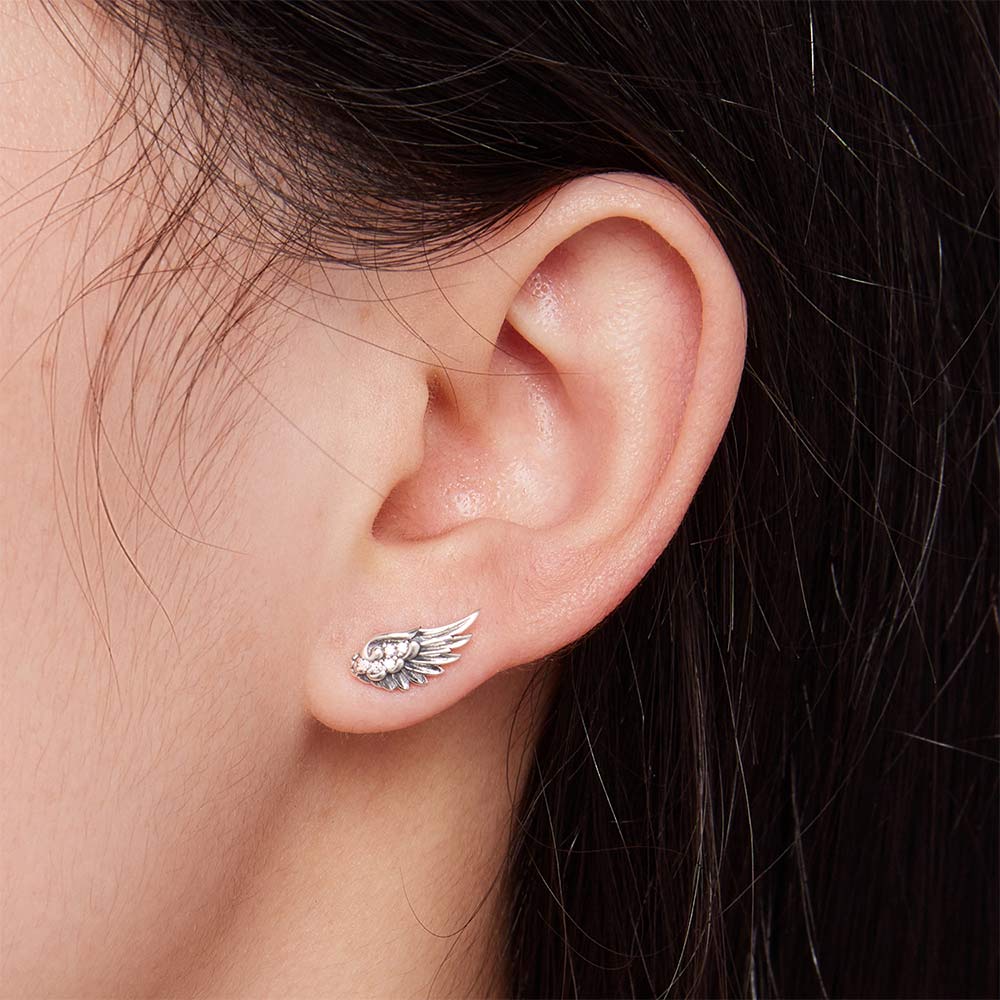 Gnoce Sparkling Angel Wing Stud Earrings_5