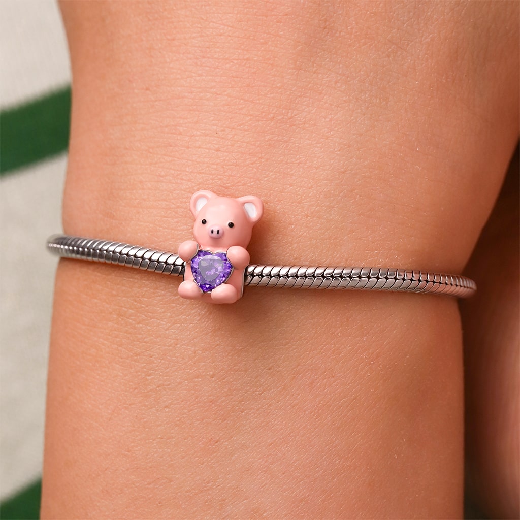 Gnoce Little Pig Embraces Love Charm_7