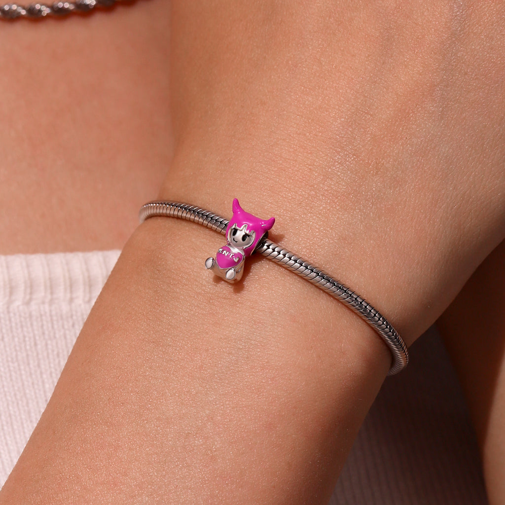 Gnoce MBTI ENTJ Personality Type Embraces Love Charm_6