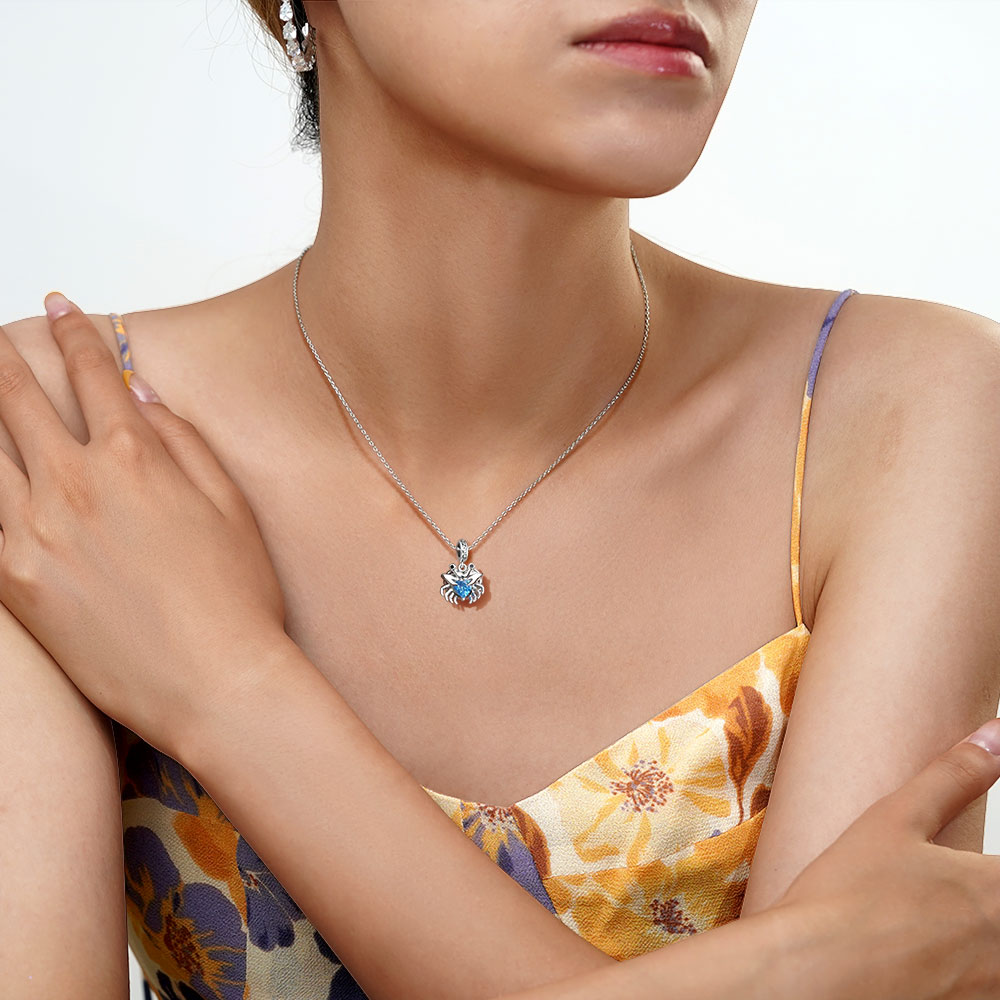 Gnoce Crab Embraces Heart Gem Pendant Dangle Charm_6