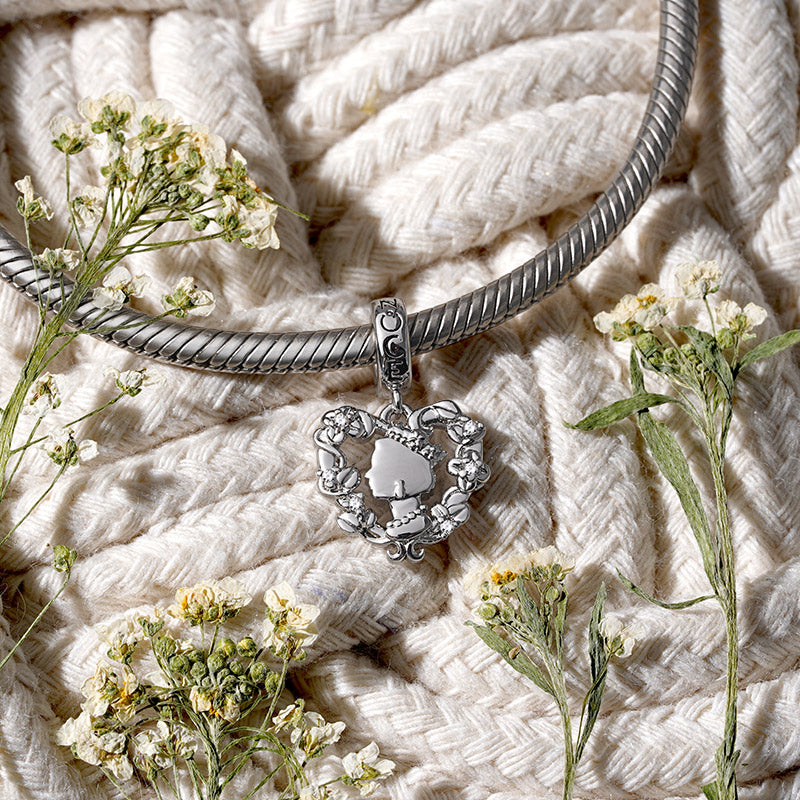 Gnoce Elegant Queen & Flower Pendant Dangle Charm_3