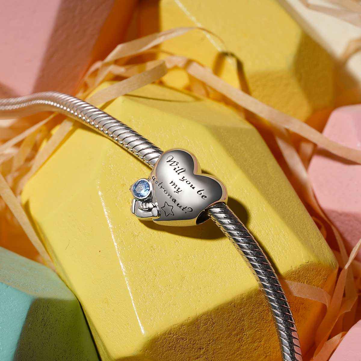 Gnoce Astronaut Heart Charm_2