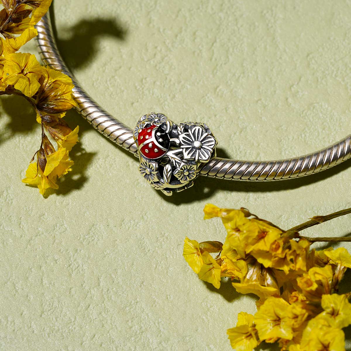 Gnoce Ladybug Loves Flowers Heart Charm_3