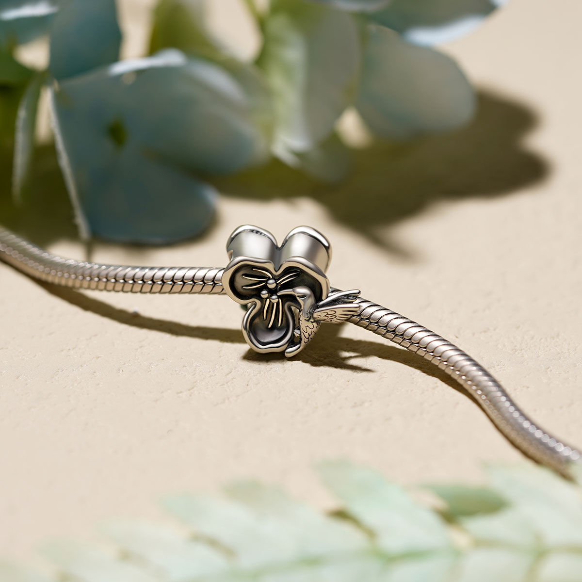 Gnoce Hummingbird Loves Flower Charm_3