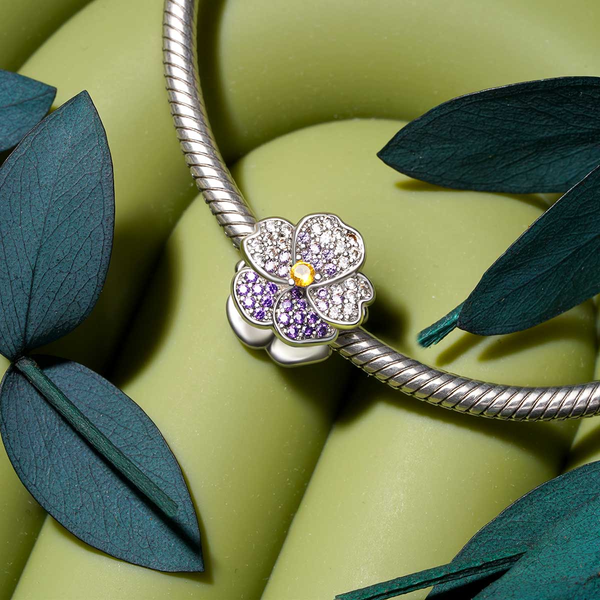 Gnoce Blooming Pansy Flower Charm_2