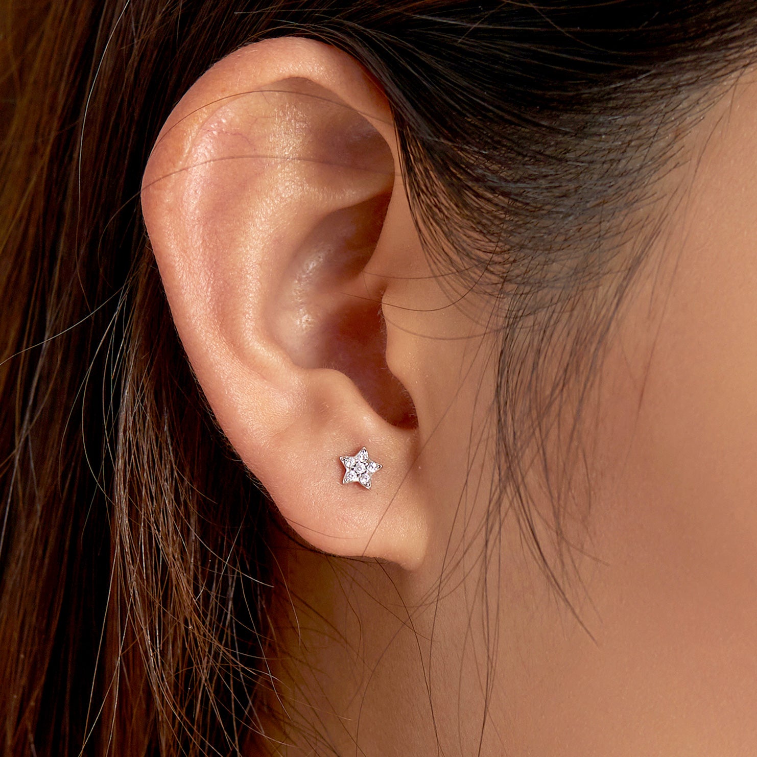 Gnoce Sparkling Basic Star Stud Earrings_4