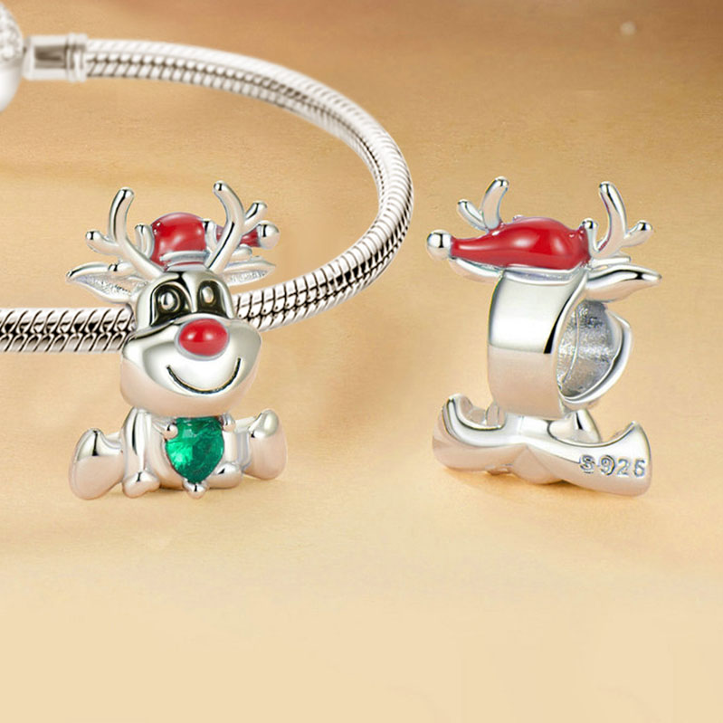Gnoce Christmas Reindeer Embraces Heart Gem Charm_2