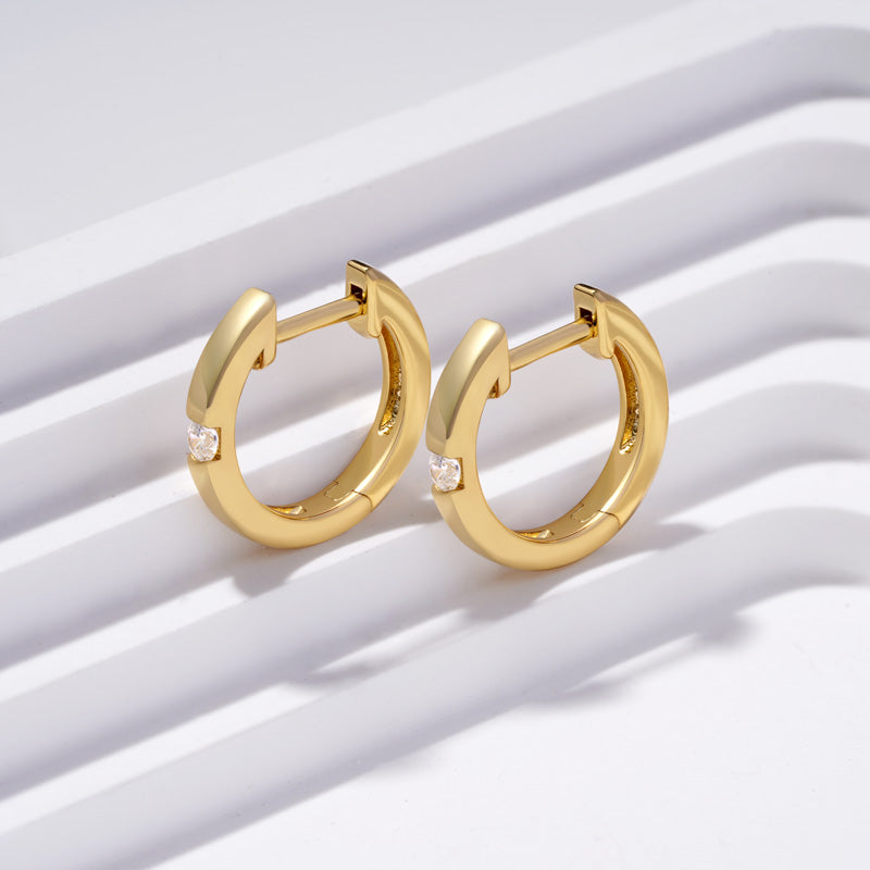 Gnoce Round Set Diamond Stud Earrings_4