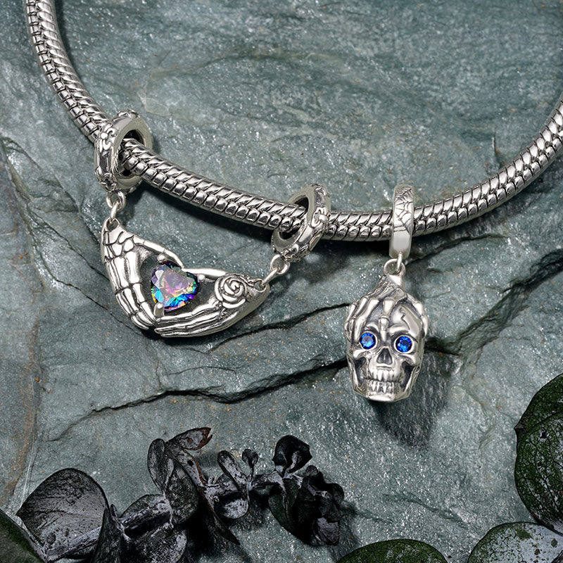 Gnoce Skull Hands Pendant Dangle Charm_2