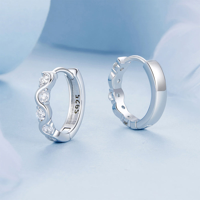 Gnoce Wavy Sparkling Hoop Earrings_2