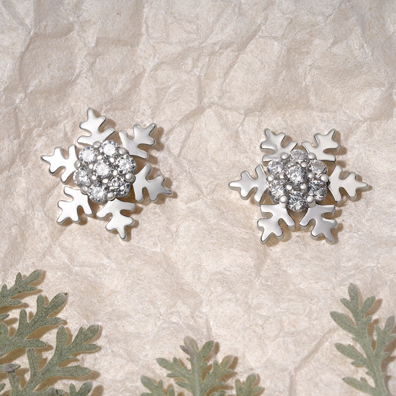 Gnoce Sparkling Snowflake Stud Earrings_3