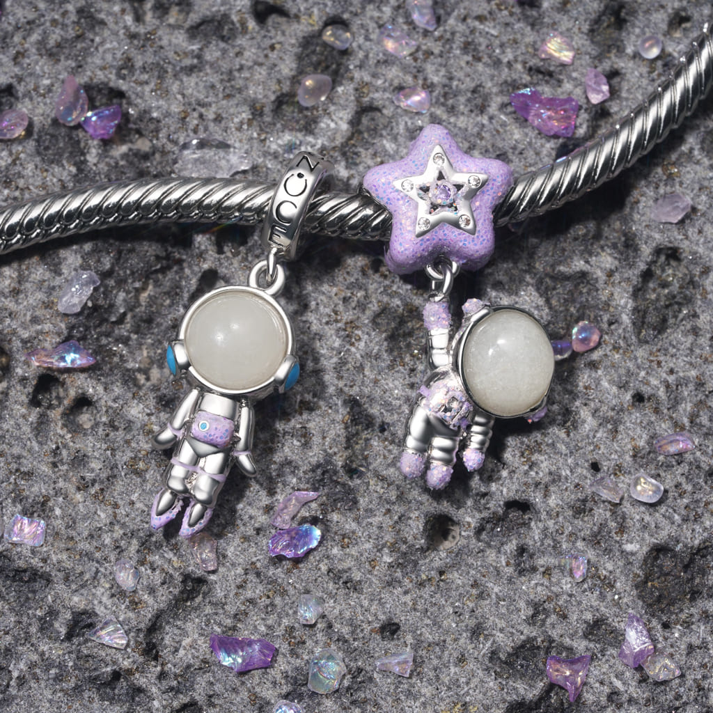 Gnoce Glow-in-the-Dark Astronaut Star Charm_4