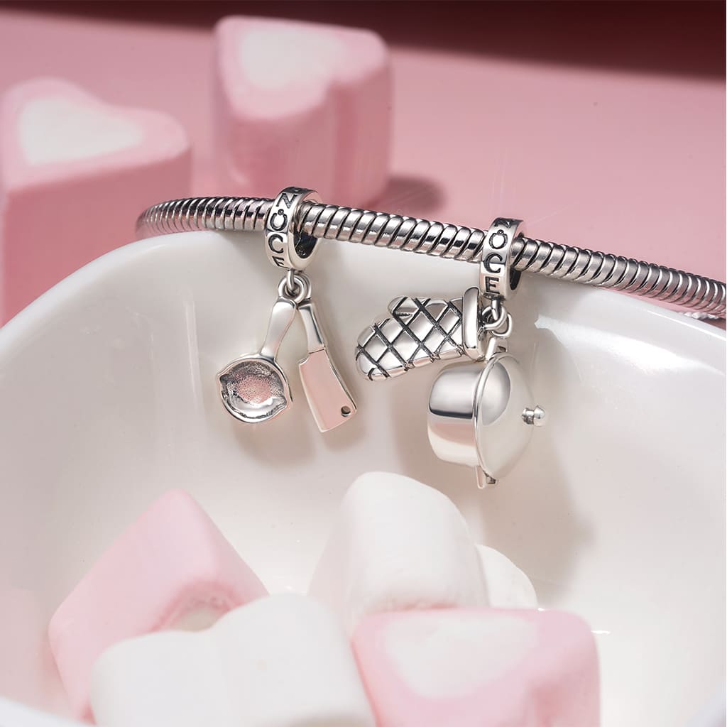 Gnoce Kitchenware Gloves & Pot Pendant Dangle Charm_3