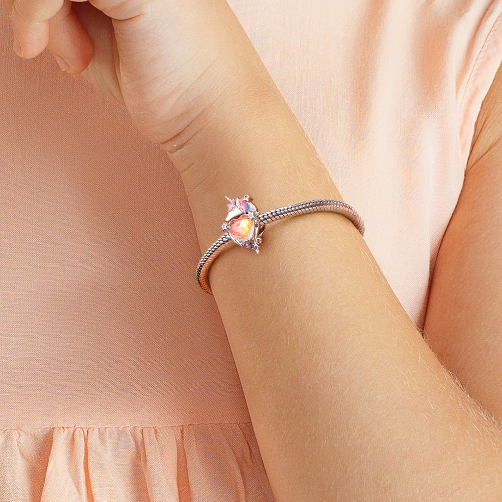 Gnoce Unicorn Embraces Heart Charm_5