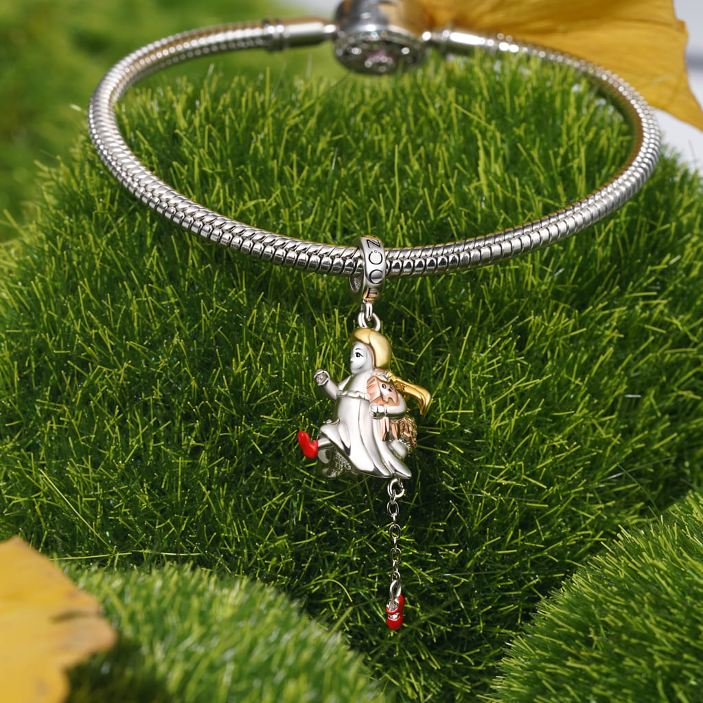 Gnoce The Wonderful Wizard of Oz Running Dorothy Pendant Dangle Charm_3