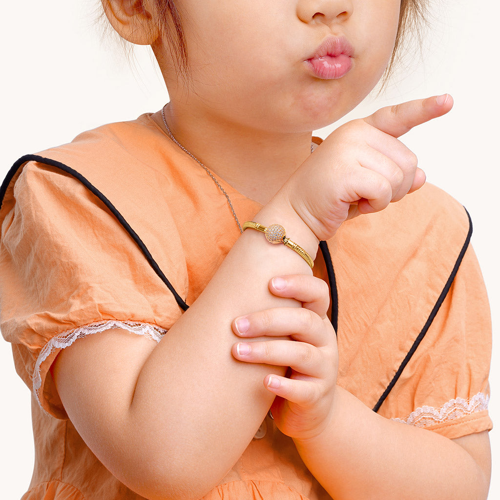 Gnoce Crystal Round Shape Clasp Bracelet 18K Gold Plated_5