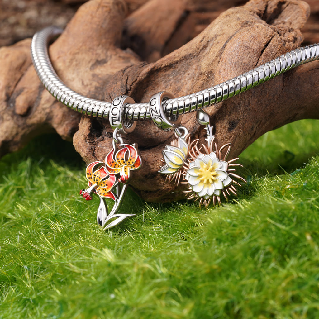 Gnoce Temple of Flora Superb Lily Pendant Dangle Charm_3