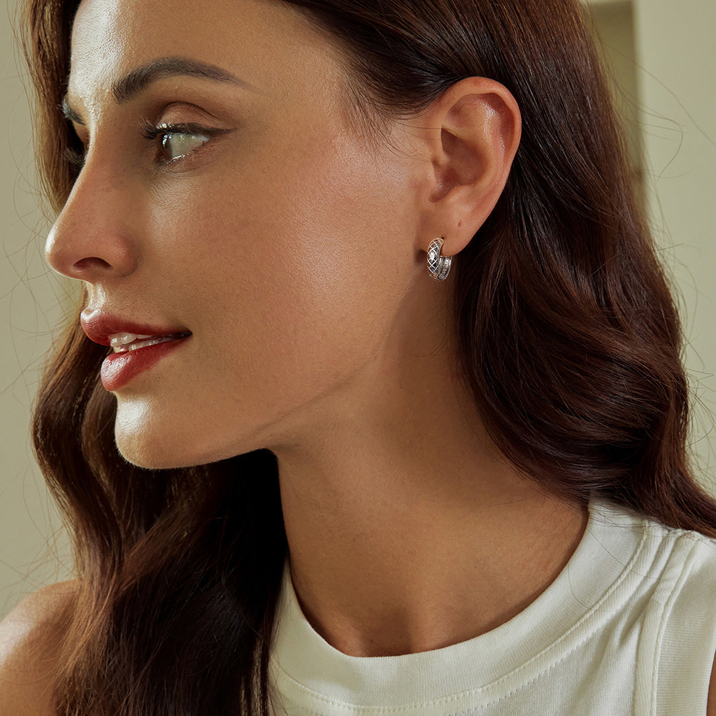 Gnoce Argyle Pattern Huggie Earrings_4