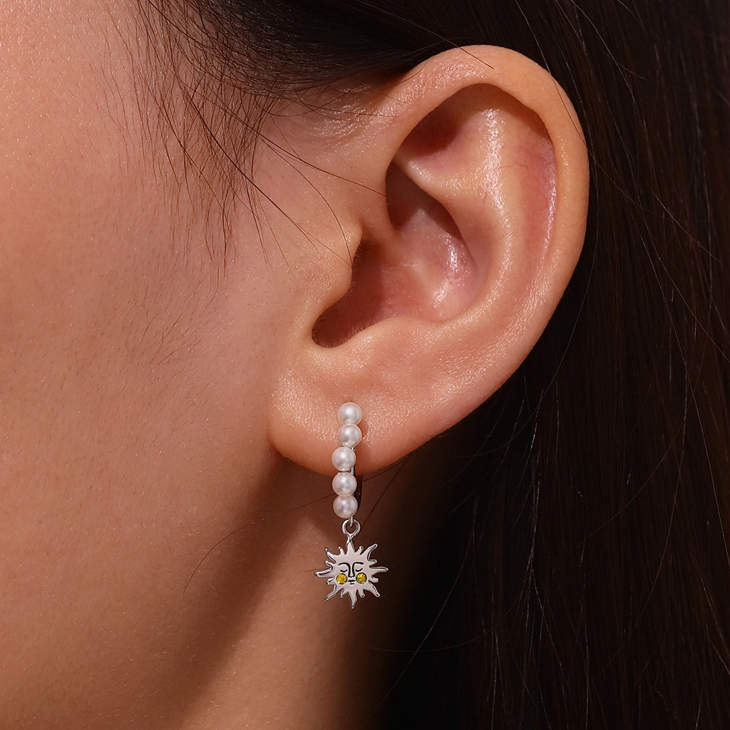 Gnoce Asymmetry Sun & Moon Face Pearl Hoop Earrings_4