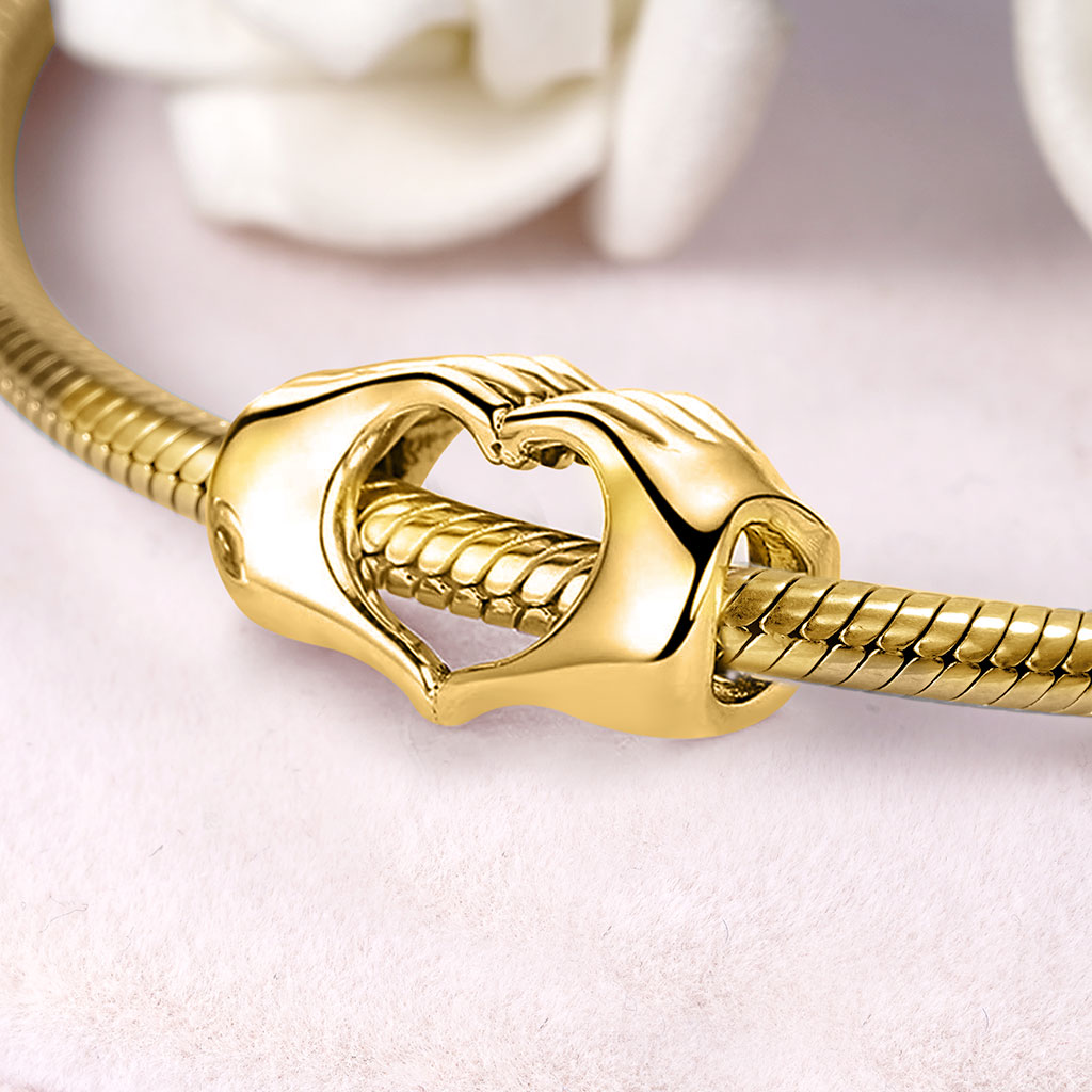 Gnoce 'Forever in Our Hearts' 18K Gold Plated Finger with Heart Bead Charm_3