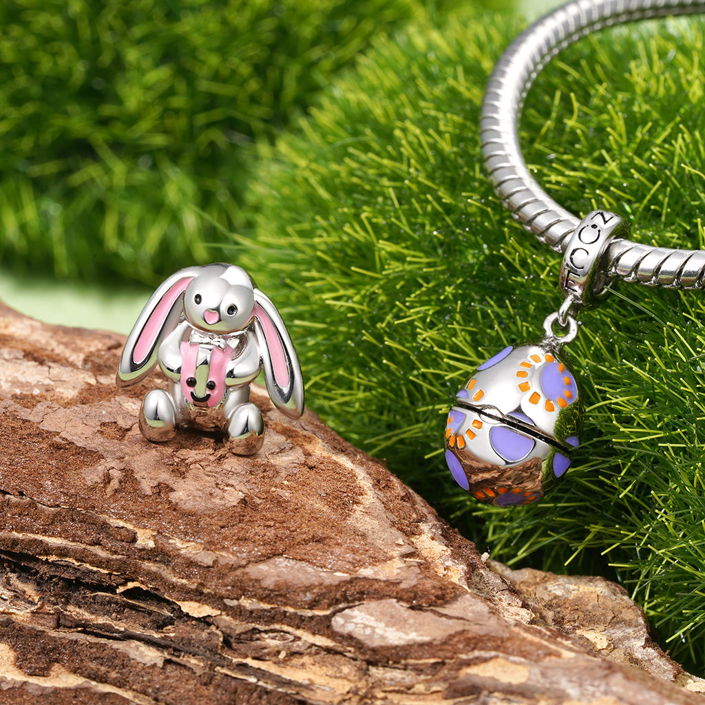 Gnoce Long-eared Rabbit Holding Gift Charm_3