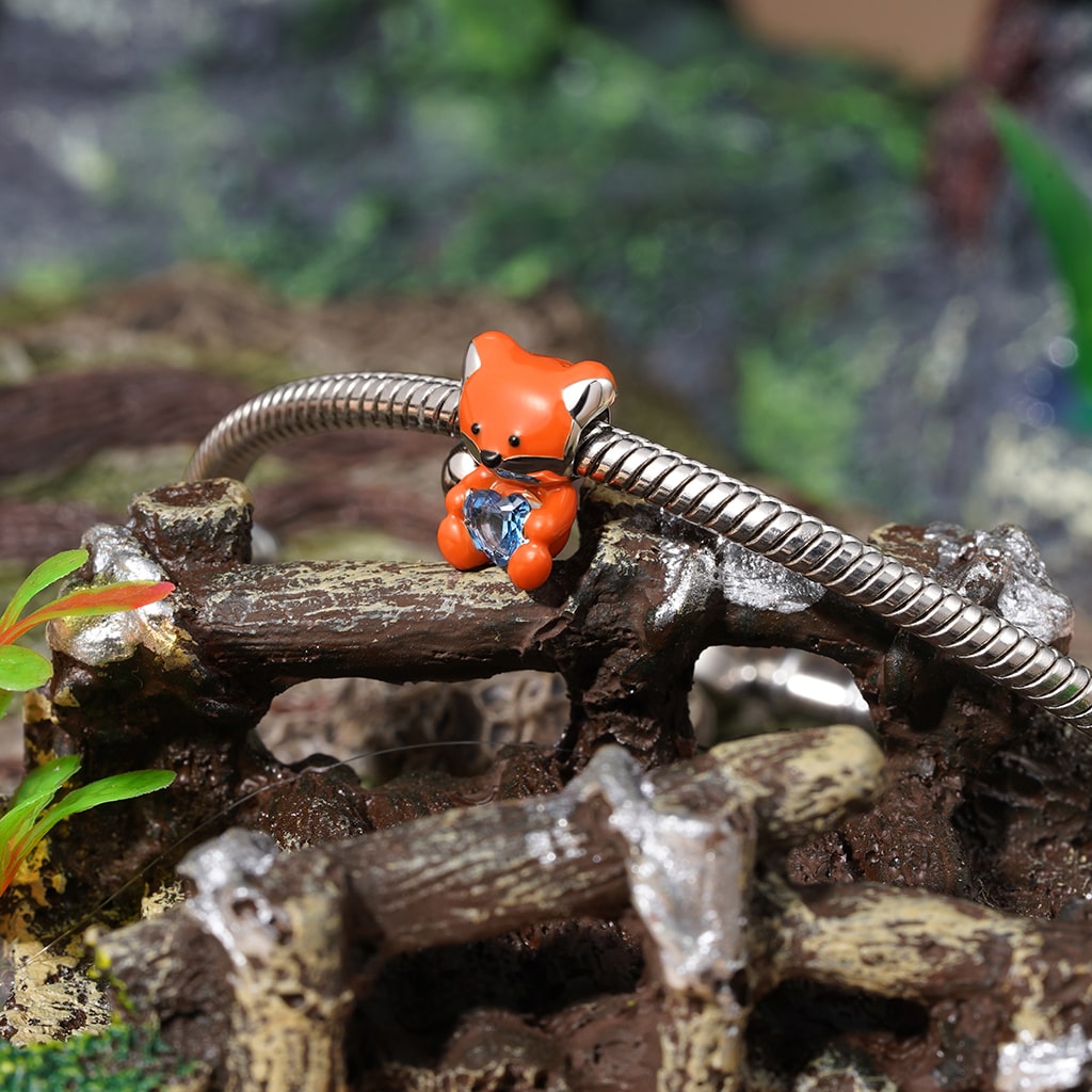 Gnoce Smudge Fox Embraces Love Charm_5