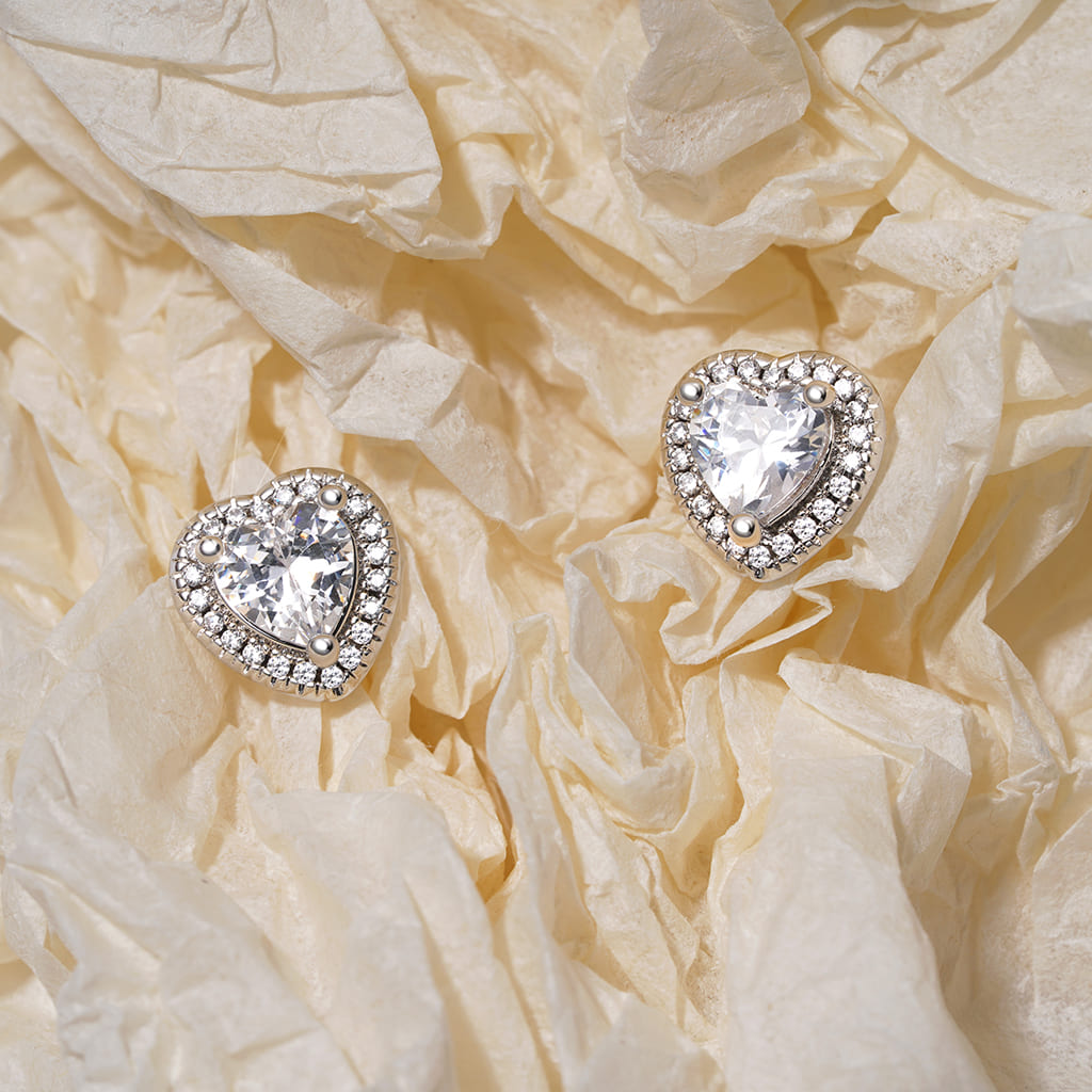 Gnoce Brilliant Heart Diamond Halo Stud Earrings_5