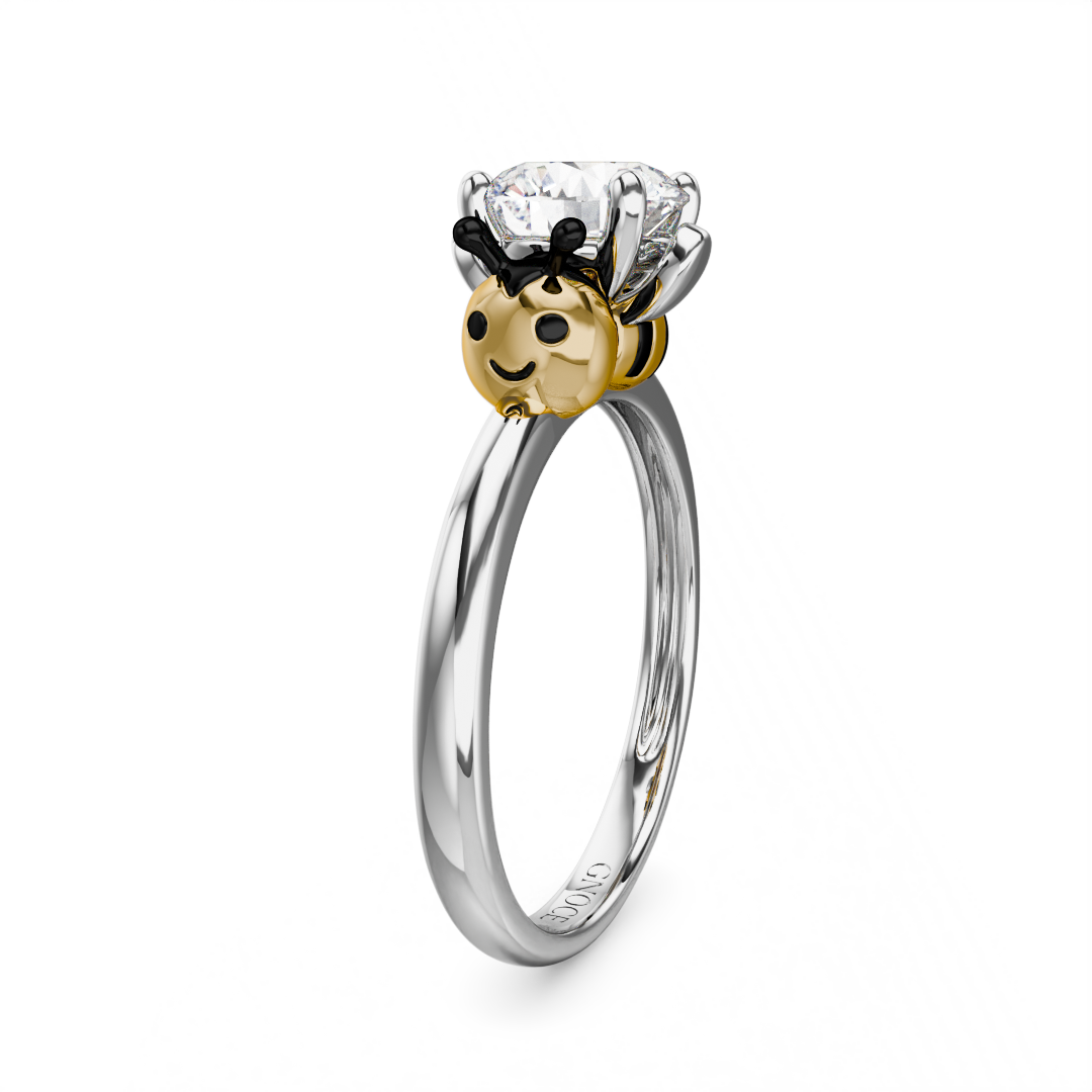 Gnoce Bee Embraces Moissanite Round Cut Ring_4