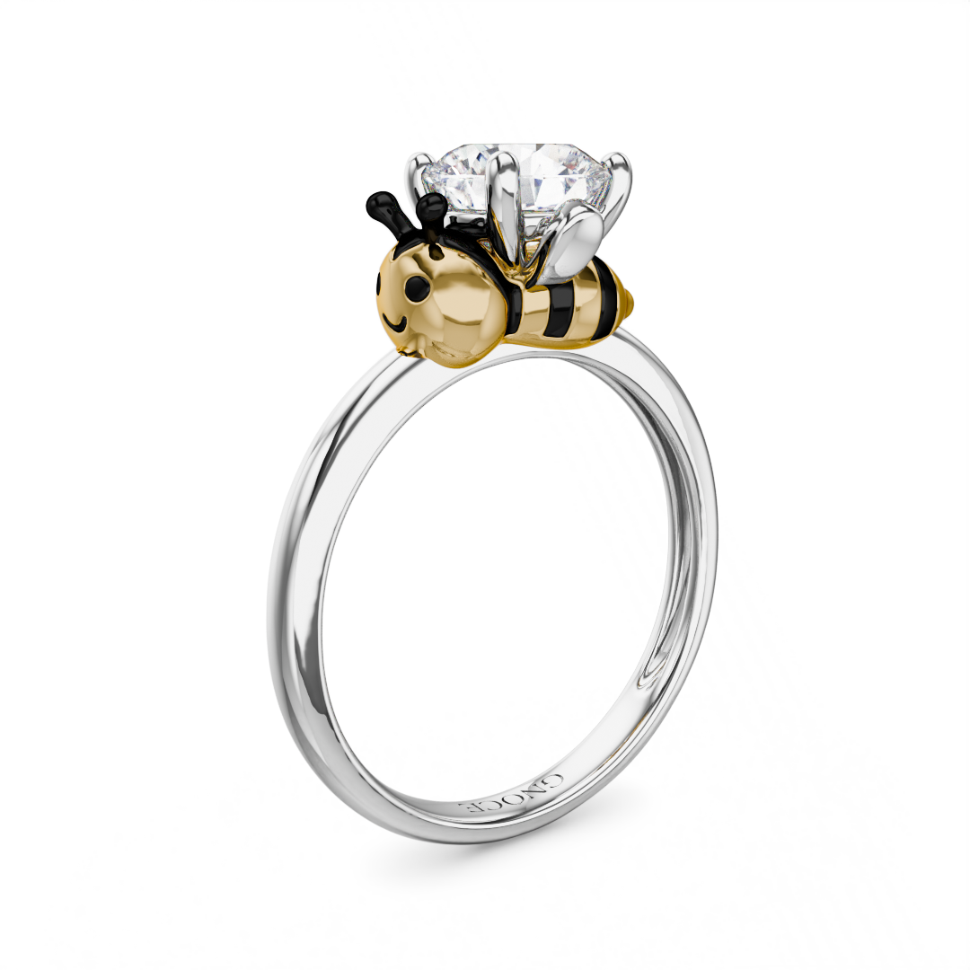 Gnoce Bee Embraces Moissanite Round Cut Ring_1