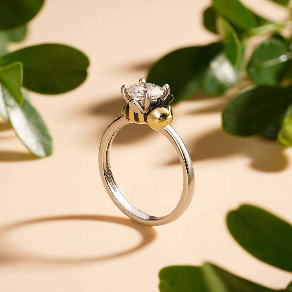 Gnoce Bee Embraces Moissanite Round Cut Ring_7