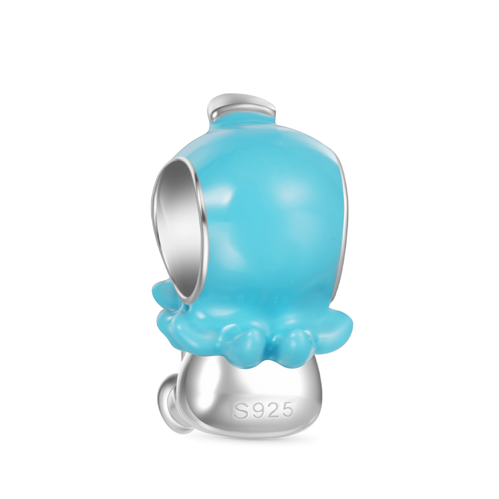 Gnoce ISFJ Personality Type Embraces Love Charm_3