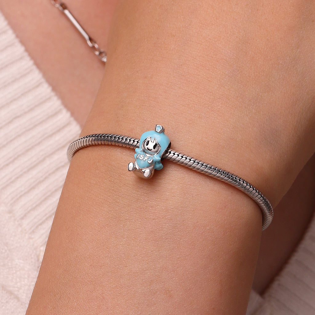 Gnoce ISFJ Personality Type Embraces Love Charm_6