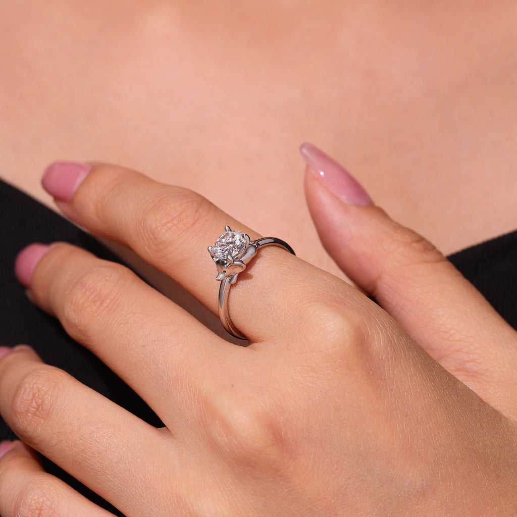 Gnoce Baby Elephant Embraces Moissanite Round Cut Ring_8