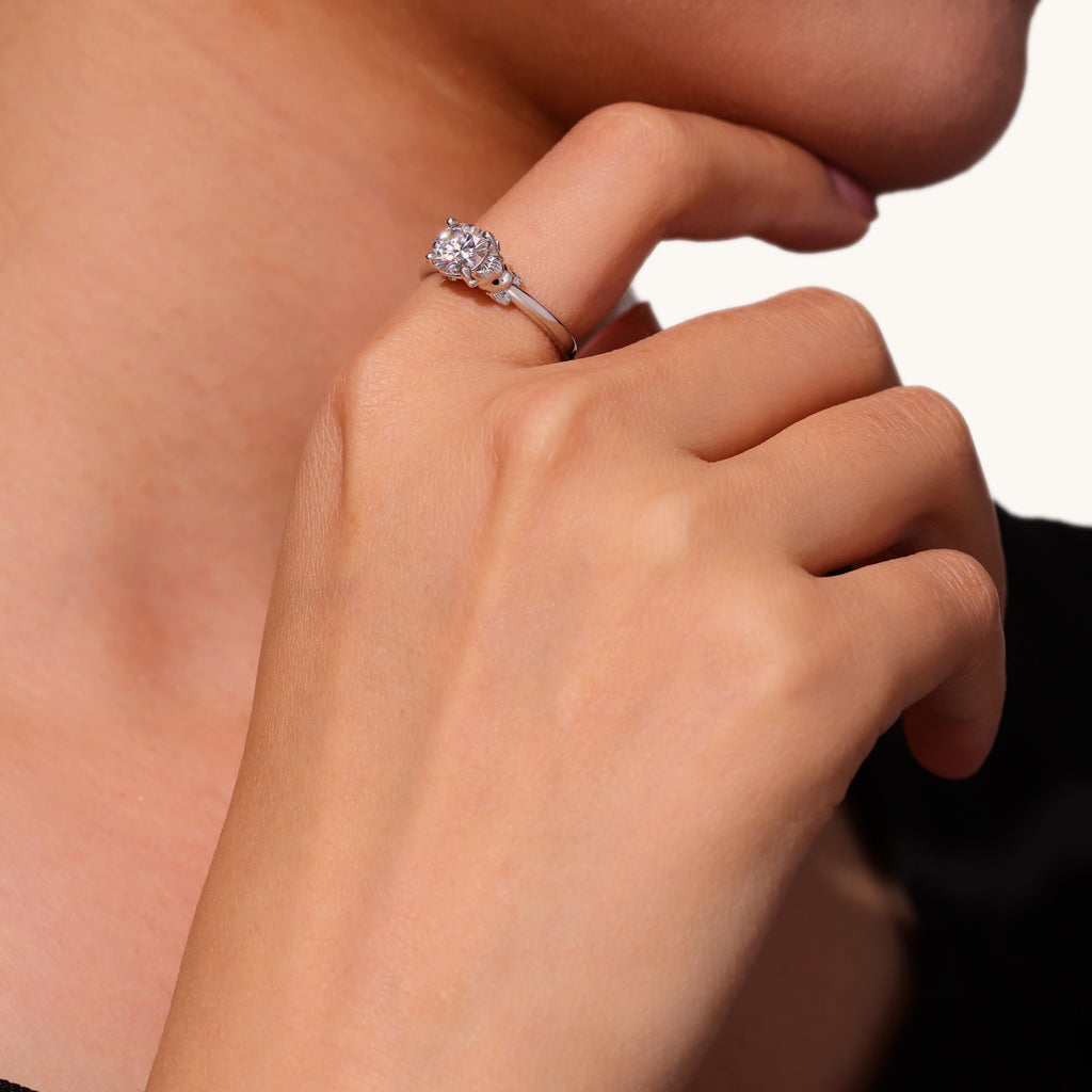 Gnoce Highland Cow Embraces Moissanite Round Cut Ring_8